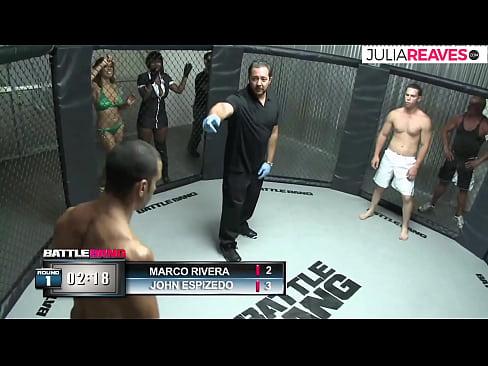 ❤️ Ultimate Fighter fucks wata lamba yarinya dama bayan fada a cikin zobe Batsa na Rasha