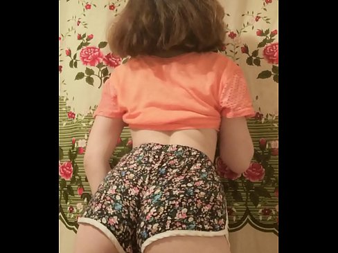 ❤️ Sexy matashin jariri yana cire guntun wando a kyamara Batsa na Rasha