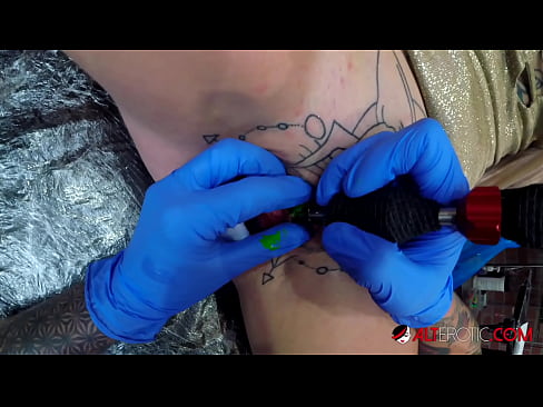 ❤️ Sully Savage mai tsananin jarfa ta yi tattoo a kan kwarin ta Batsa na Rasha