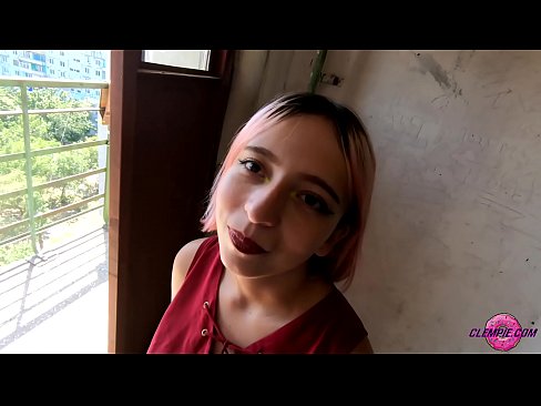 ❤️ Sha'awar ɗalibi yana tsotsar Baƙo a Waje - Cum A Fuskarsa Batsa na Rasha